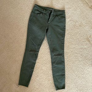 Distressed Green Jeggings